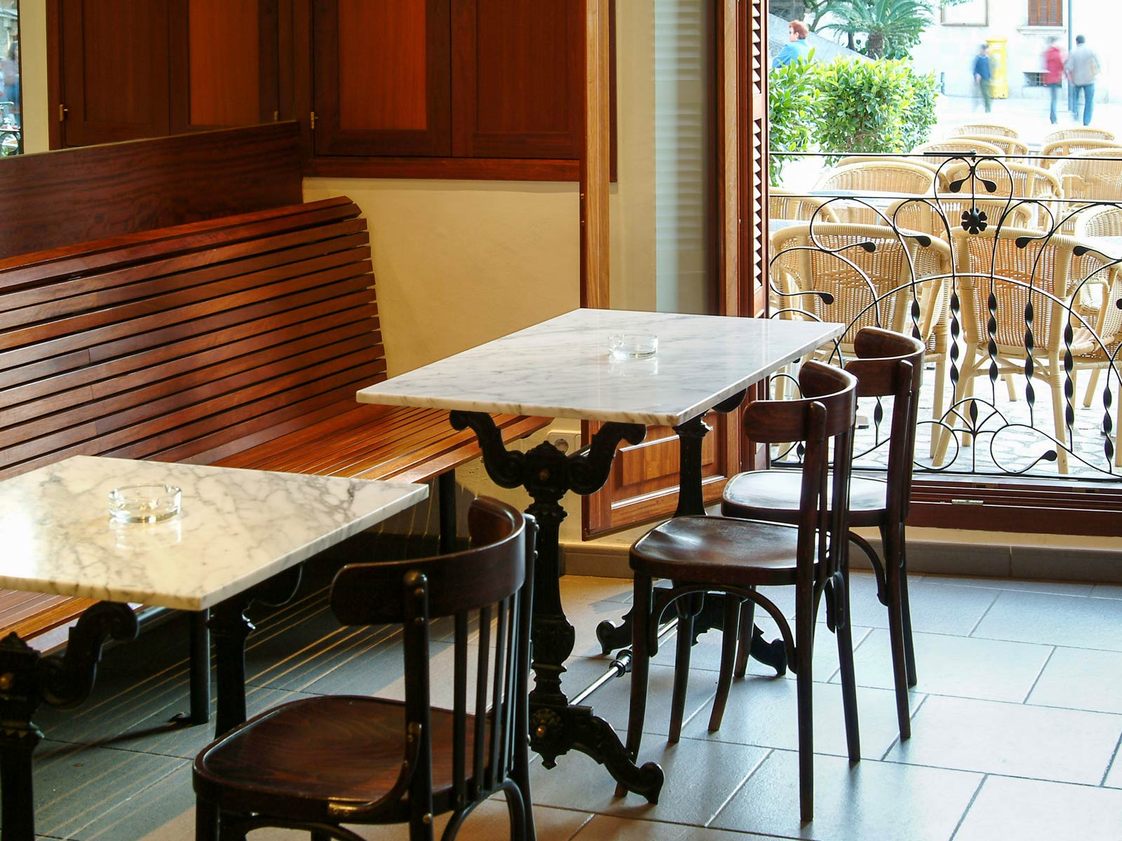 4886_SANTHO.es_Cafe_Central_Pere_Colom